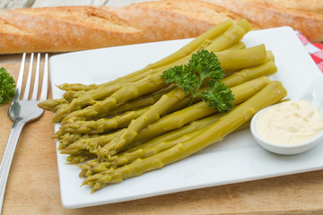 asperges vertes et mayonnaise
