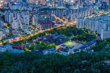 Naklejka premium downtown of seoul city skyline night view in seoul, south korea