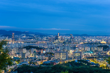 Fototapeta na wymiar downtown of seoul city skyline night view in seoul, south korea