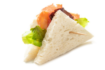 Tramezzino con speck, formaggio e verdura 