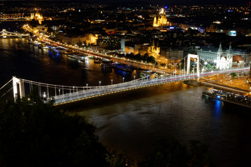 Fototapeta na wymiar Budapeszt by night, Budapeszt nocą