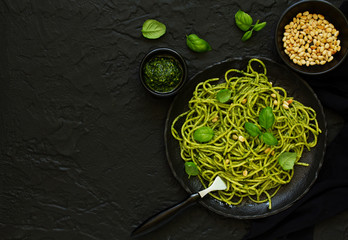 Spaghetti with pesto of arugula with pine nuts