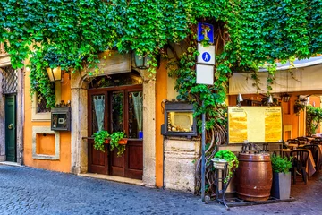 Zelfklevend Fotobehang Gezellige oude straat in Trastevere in Rome, Italië © Ekaterina Belova