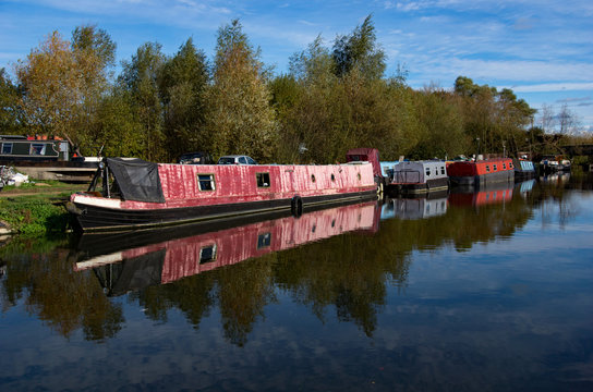 Canal boats moored for repair or refurbishment at Sawbridgeworth