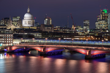 Naklejka premium Aerial view of St Paul's and Thames at night