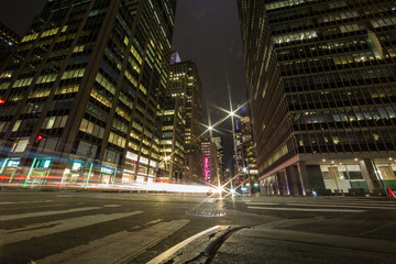 Fototapeta na wymiar New York, vie di manhattan di sera