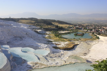 Fototapeta na wymiar piscinas naturales de Pamukkale, Turquía