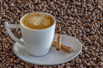 taza de cafe expresso  recién  hecho