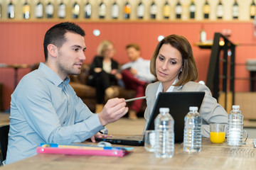 Fototapeta premium business people dining while working together