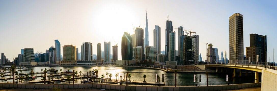 Panoramic view of downtown Dubai cityscape and the Dubai creek