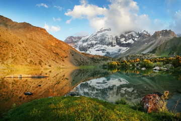 Fototapeta na wymiar Lake in the Fan Mountains, Tajikistan