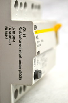 Circuit Bracker