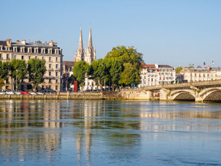 Obraz premium Adour River and the spires of the Cathedral of Saint Mary - Bayonne, France