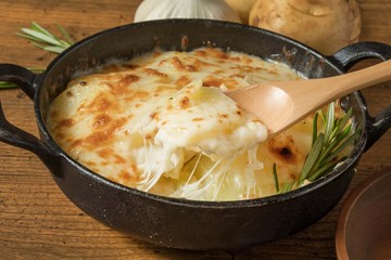 ポテトグラタン　WHOLE POTATO AND POTATO GRATIN