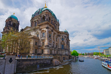 Fototapeta na wymiar Berliner Dom Cathedral and Spree River in Berlin