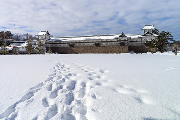 雪の金沢城公園　三の丸広場と五十軒長屋