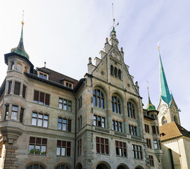 Fototapeta na wymiar City Hall Stadthaus and the Fraumunster Church Zurich