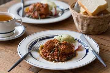 ハンバーグのデミグラスソース和え