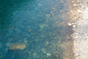秋田県の玉川の水の色