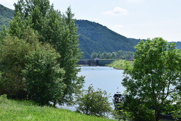 Moseltal mit Schleuse Lehmen
