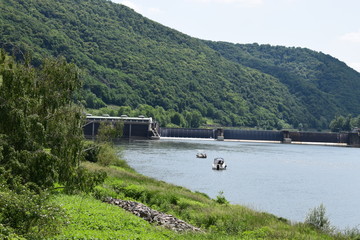 Moseltal mit Schleuse Lehmen