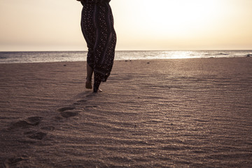caminar al atardecer