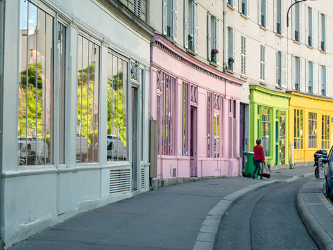 Quai de Valmy im Stadtteil Saint-Martin in Paris, Frankreich
