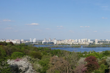 Fototapeta na wymiar Botanical Garden named after Grishko in Kiev on a spring day...