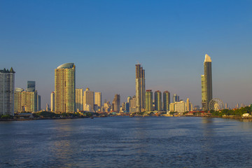 Fototapeta na wymiar Chao Phraya River View and Blue Sky 
