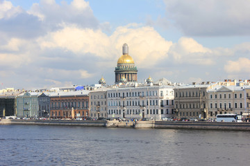 Fototapeta premium Isaac's Cathedral and Historic Buildings Architecture in St. Petersburg, Russia. Cityscape View with Antique Classic House Fronts on Summer Day Scene, View Over the Neva River.