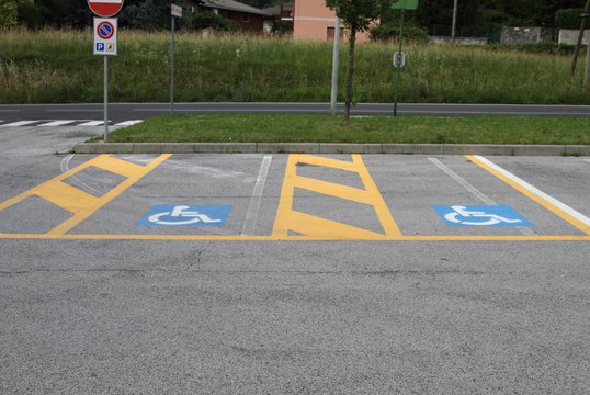 parcheggi riservati invalidi, diversamente abile, disabile