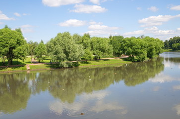 Fototapeta na wymiar Summer view of Tsaritsyn ponds in the Park