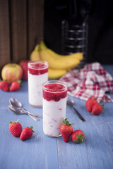 Yogur con compota de fresa