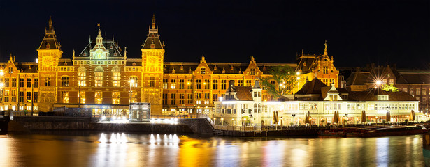 Fototapeta na wymiar Panoramic view of Amsterdam central train station, Netherlands