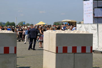 Betonsperre zur Terrorabwehr während einer Veranstaltung