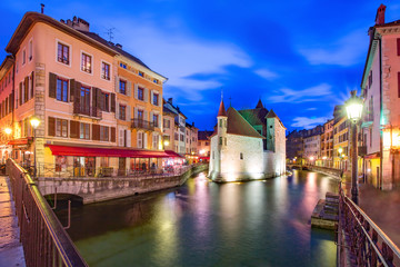 Fototapeta na wymiar The Palais de l'Isle and Thiou river during morning blue hour in old city of Annecy, Venice of the Alps, France