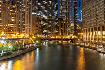 Fototapeten Chicago evening downtown skyline © blvdone