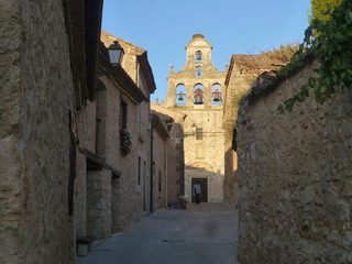 Fototapeta na wymiar Maderuelo, pueblo y villa monumental en el norte de la provincia de Segovia, en la comunidad autónoma de Castilla y León (España)
