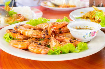 Shrimp grilled fried with curry powder.