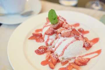 dessert with mascarpone and strawberries