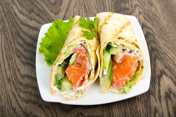 Salmon bread roll