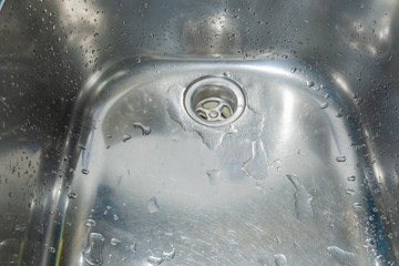 Ablauf in der Küche im Spülbecken