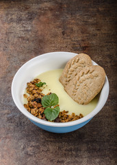 Vanilla pudding with homemade granola