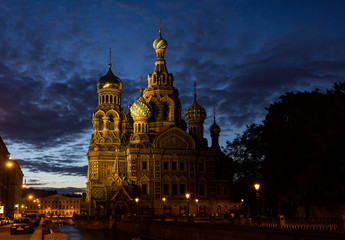 Fototapeta na wymiar ST PETERSBURG, RUSSIA - JULY 6, 2012: Church of the Savior on the Spilled Blood in White Nights
