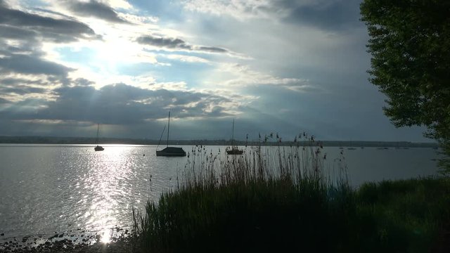Naturerlebnis am See, Landschaftspanorama, bewegte Kamera, Slow Tourism, Bayern, 4K
