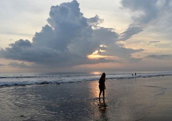 Naklejka premium バリ島の夕暮れの海辺