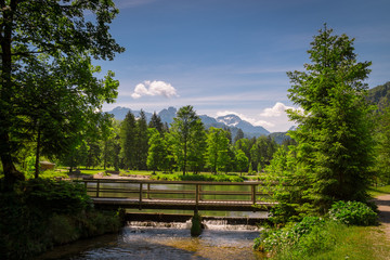 Fototapeta premium Steg über Fluss - Grünau im Almtal - Oberösterreich