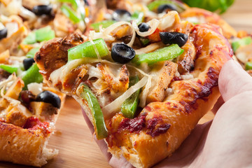 Spicy pizza with chicken gyros