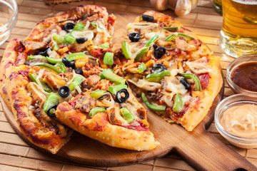 Spicy pizza with chicken gyros