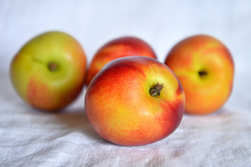 pesche fresche pronte da mangiare, closeup